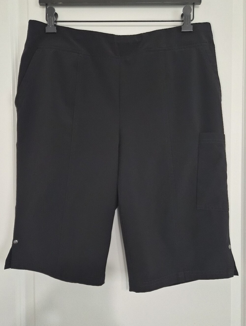 Chico's Zenergy Black Pull-On Bermuda Shorts Size 1 (8)